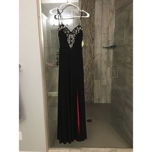 WINDSOR BLACK STRAPLESS STRAIGHT PROM DRESS